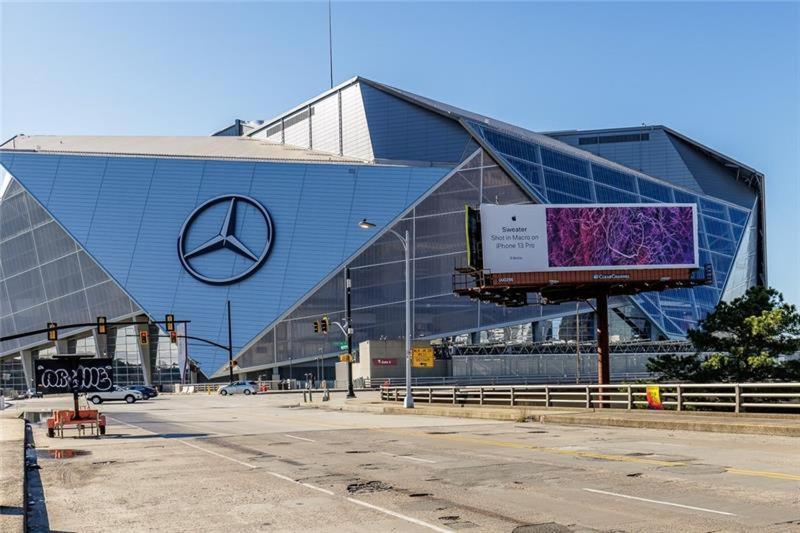 Trendy Castleberry Hill Condo- Walk To Mercedes Benz/ Downtown Attractions