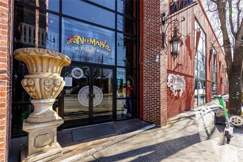 Trendy Castleberry Hill Condo- Walk To Mercedes Benz/ Downtown Attractions Apartment *
