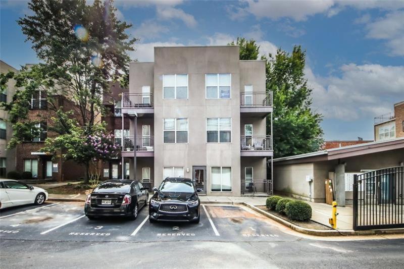 Apartment Trendy Castleberry Hill Condo- Walk To Mercedes Benz/ Downtown Attractions *
