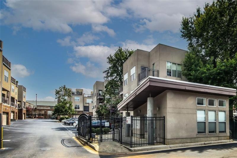 Apartment Trendy Castleberry Hill Condo- Walk To Mercedes Benz/ Downtown Attractions Atlanta