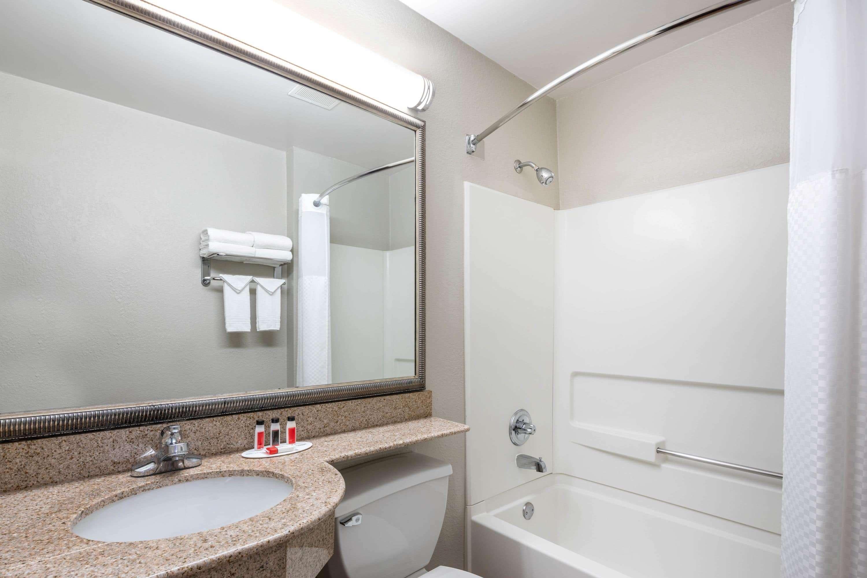 Microtel & By Wyndham Buckhead Area 2*