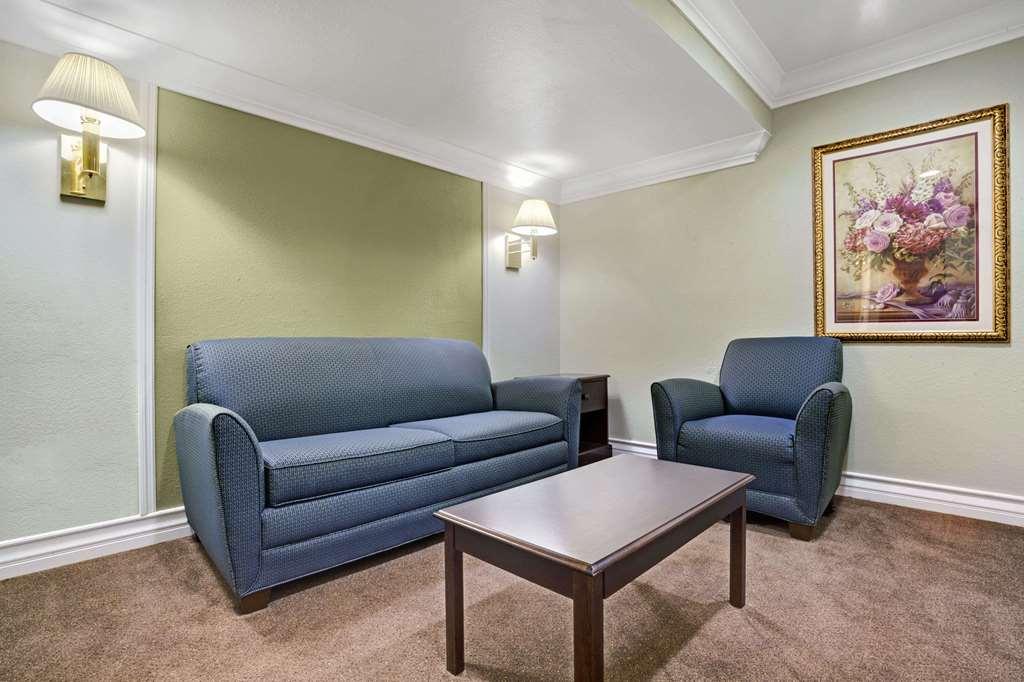 Baymont By Wyndham College Park Atlanta Airport South Hotel 3*