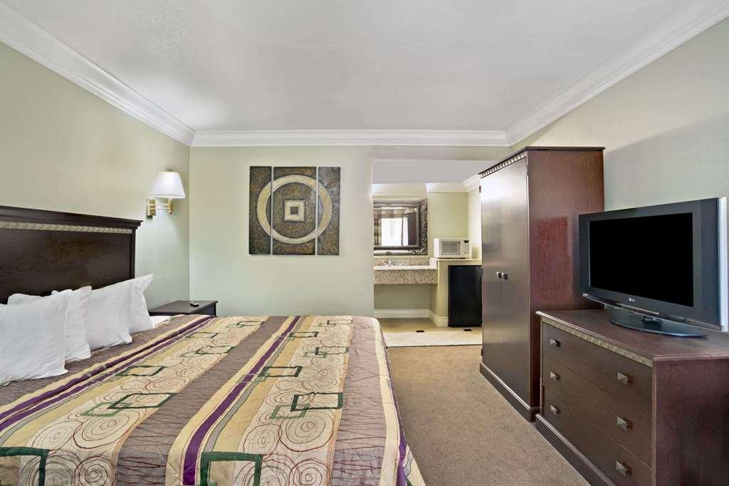 Baymont By Wyndham College Park Atlanta Airport South