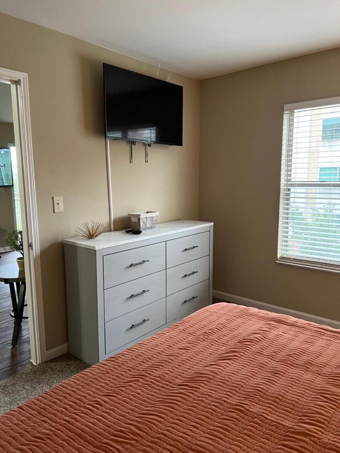 Every Gets A Set Of New Sheets And Towels * Atlanta