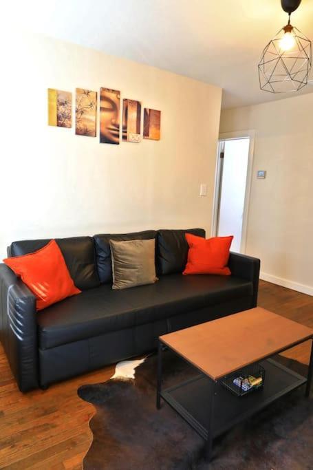 Apartment Entire Minutes From Downtown *