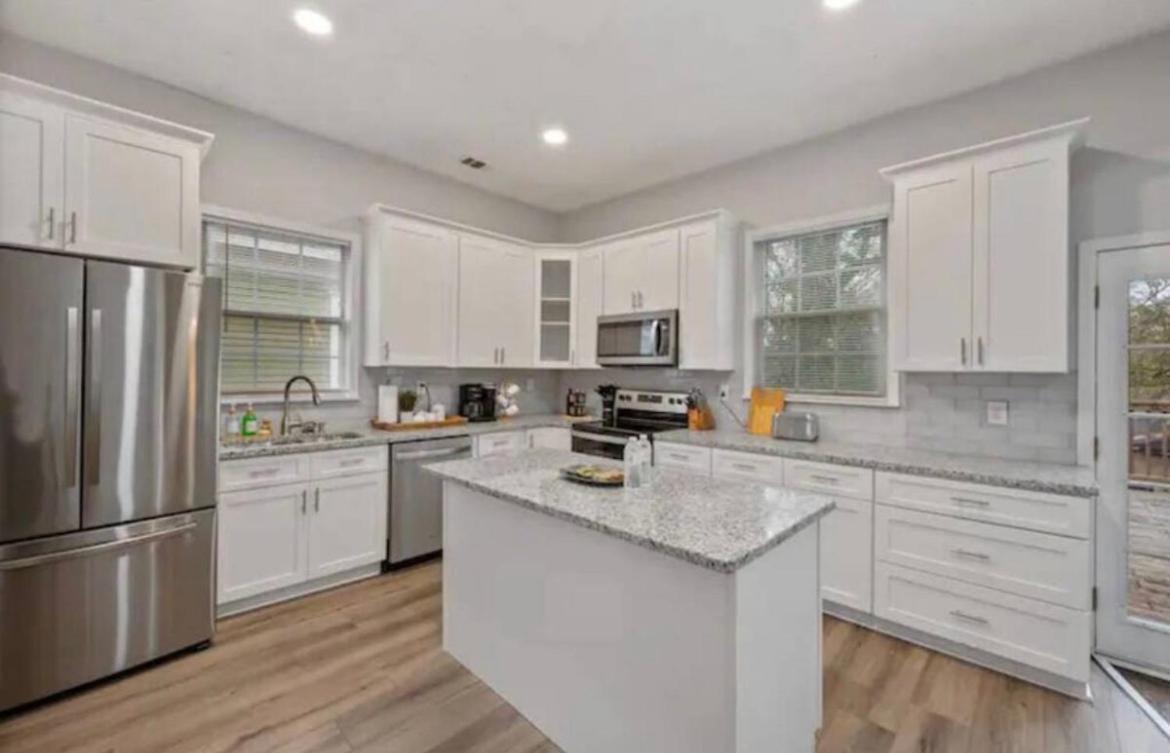 5 Bedroom Near Downtown And Major Attractions Holiday home *
