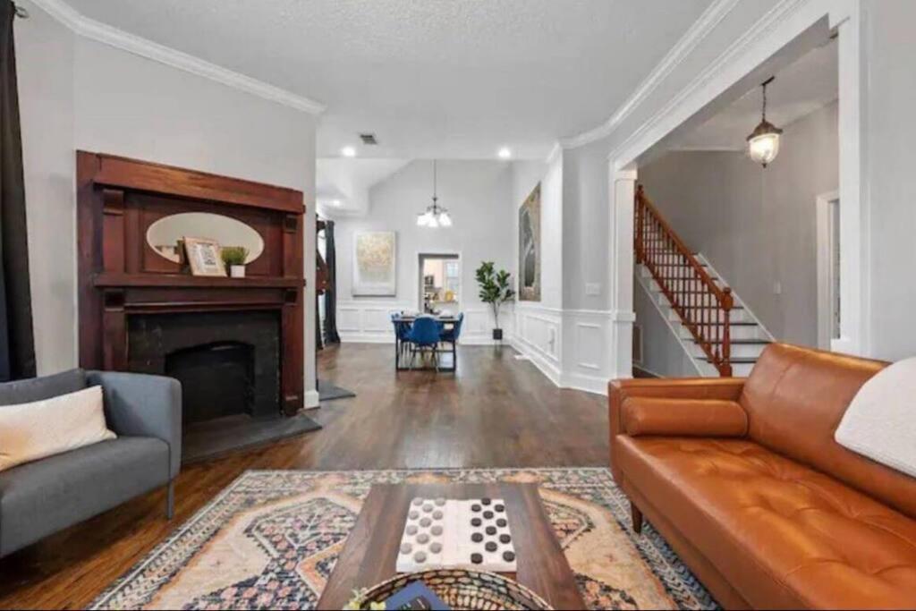 5 Bedroom Near Downtown And Major Attractions