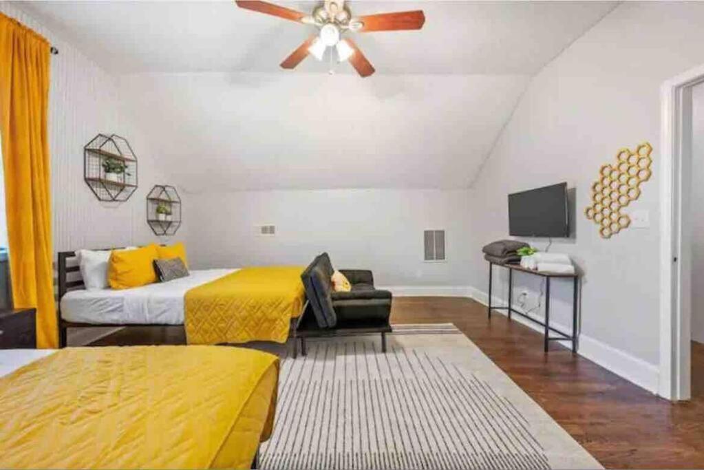 Holiday home 5 Bedroom Near Downtown And Major Attractions