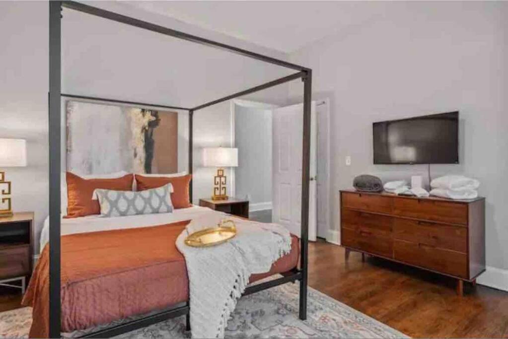Holiday home 5 Bedroom Near Downtown And Major Attractions *