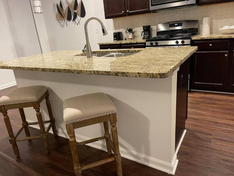 Holiday home Cozy Retreat 3 Bedroom 2.5 Bath W/ Fireplace! Atlanta