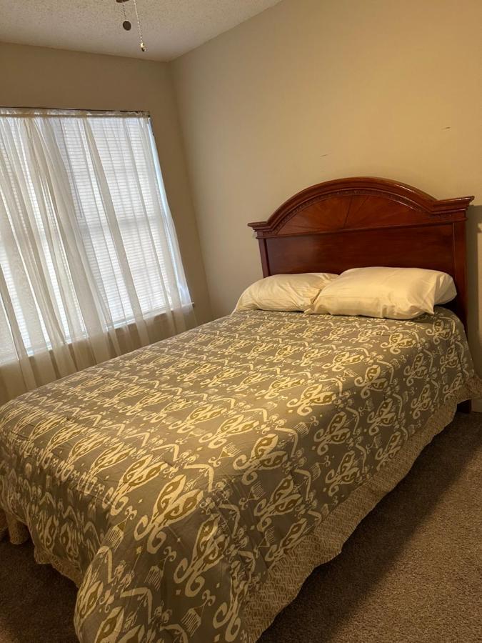 Cozy - Away From With Free Parking Guest house *