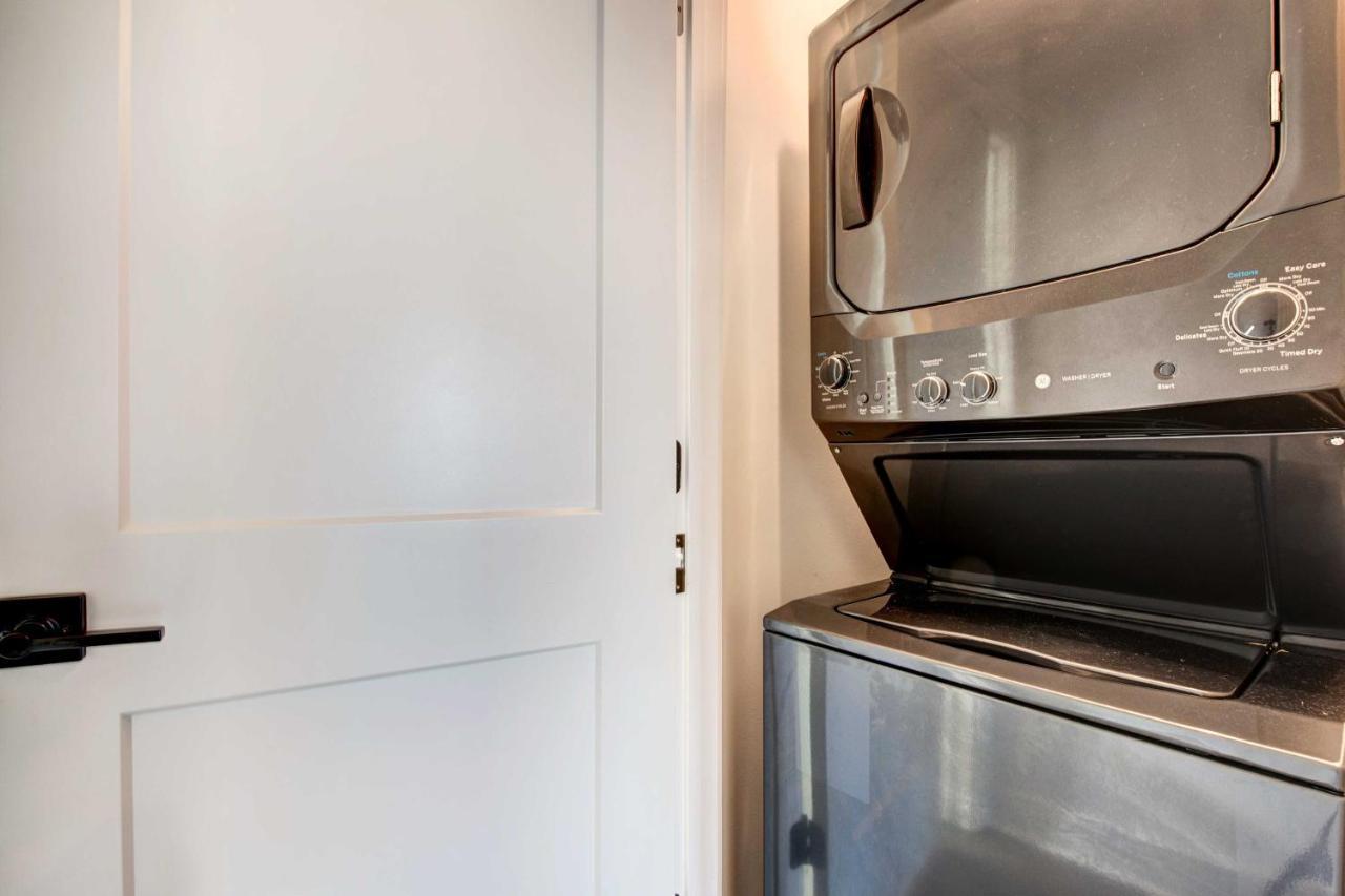 Modern Townhome About 2 Mi To Downtown! Holiday home