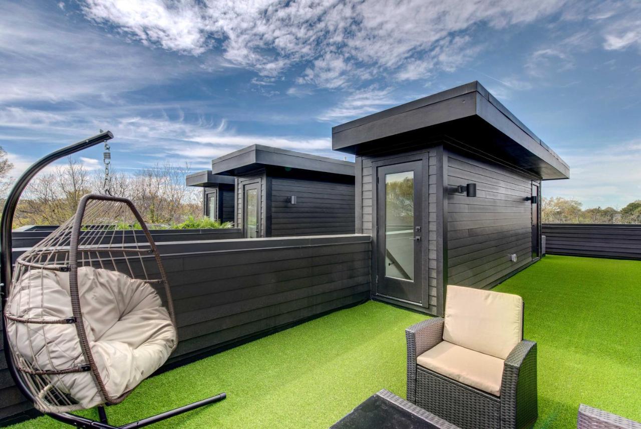 Modern Townhome About 2 Mi To Downtown! Holiday home *