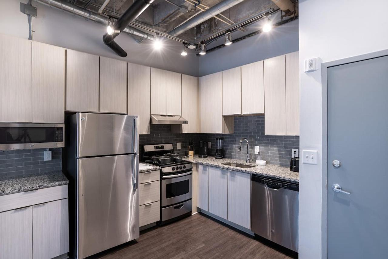 Apartment Stylish Living With Free Parking In Midtown *