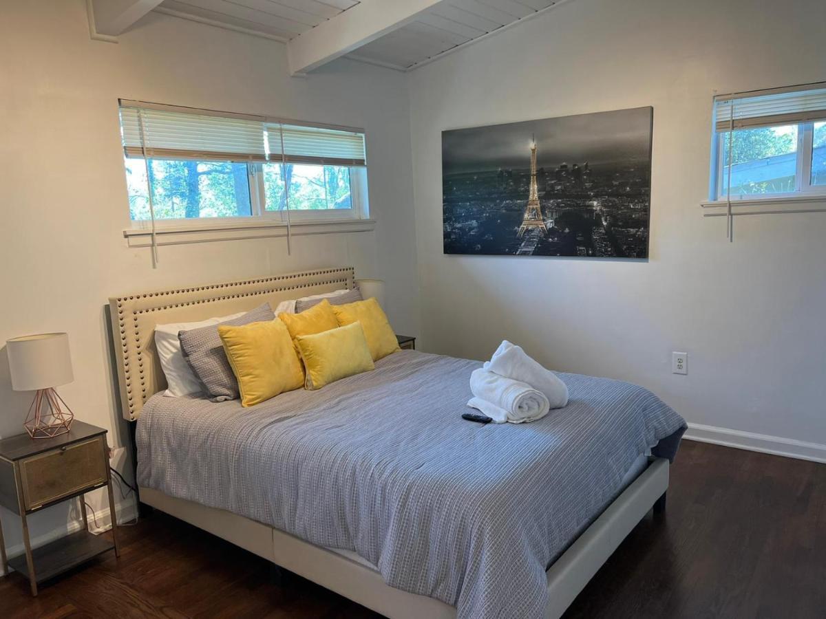 Bright & Comfy 5 Star Location Large Deck Oasis