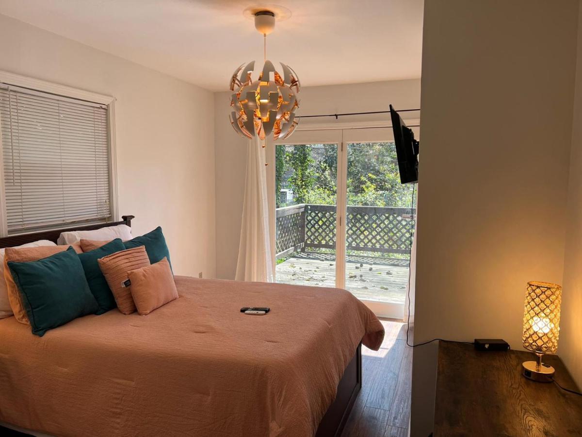 Bright & Comfy 5 Star Location Large Deck Oasis Holiday home