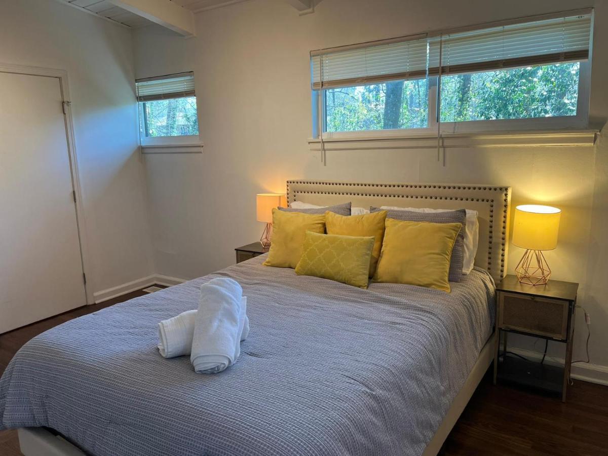 Bright & Comfy 5 Star Location Large Deck Oasis Holiday home