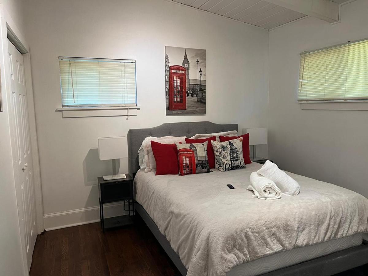 Bright & Comfy 5 Star Location Large Deck Oasis Holiday home