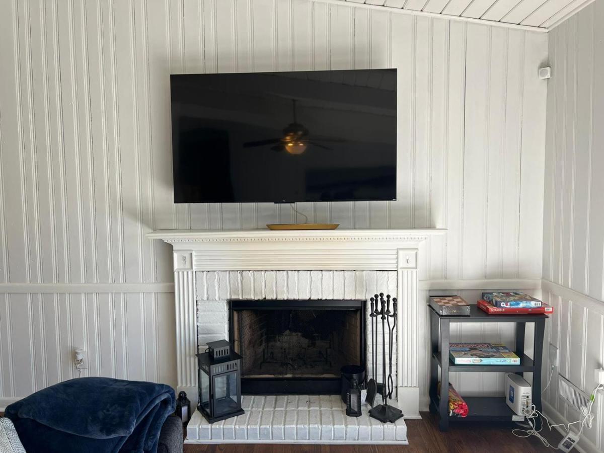 Bright & Comfy 5 Star Location Large Deck Oasis Holiday home
