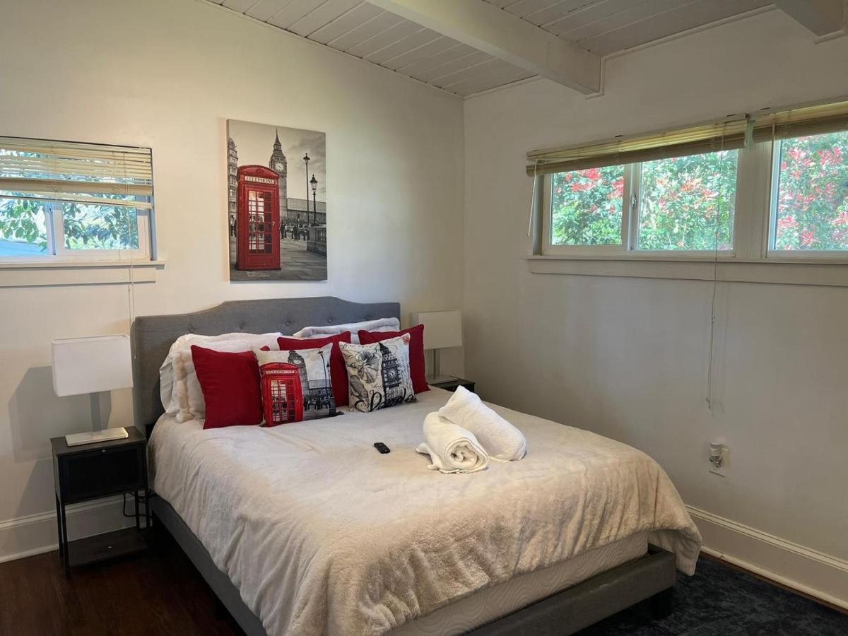 Holiday home Bright & Comfy 5 Star Location Large Deck Oasis Atlanta
