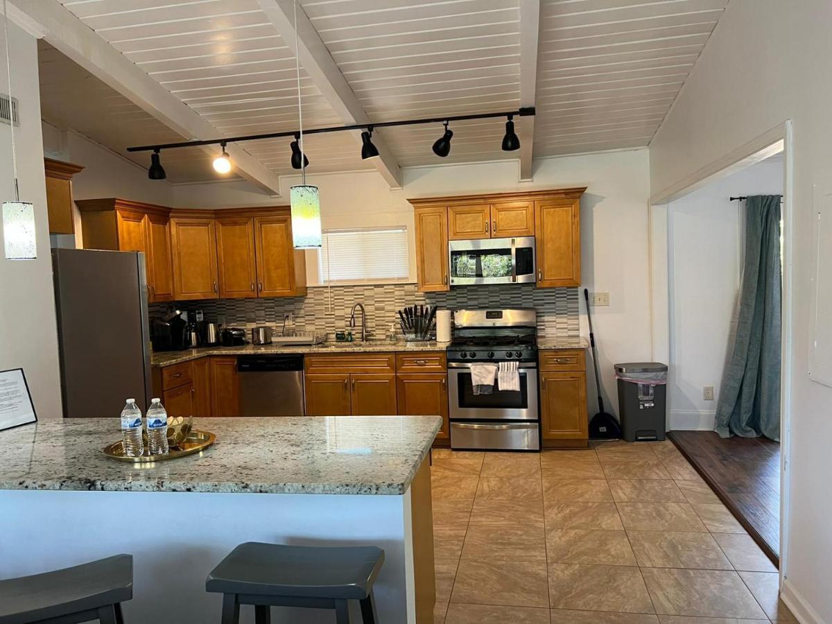 Bright & Comfy 5 Star Location Large Deck Oasis * Atlanta