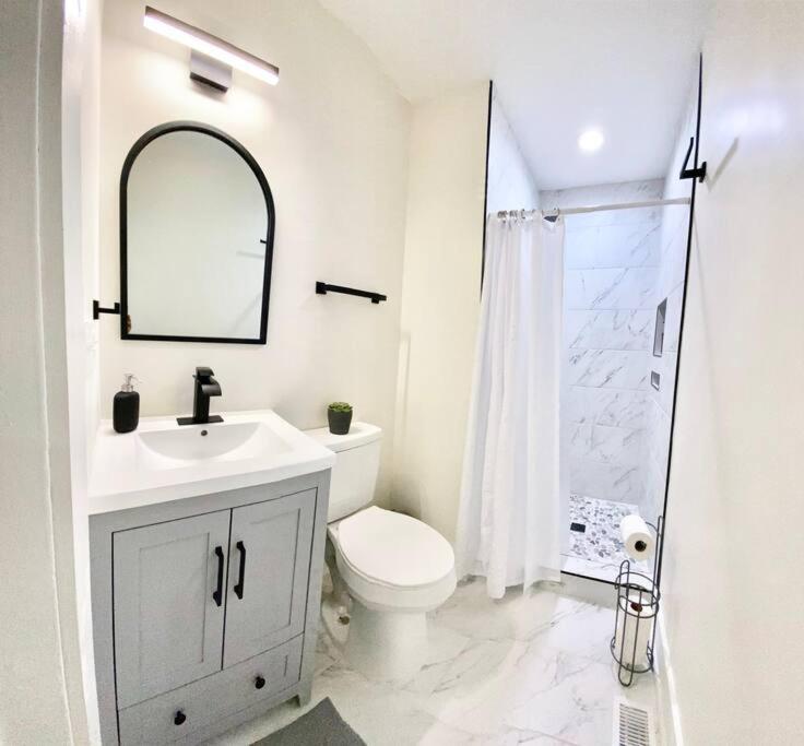 3 Bed 2 Bath Beltline Gem With Free Parking Apartment
