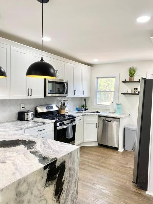 3 Bed 2 Bath Beltline Gem With Free Parking Apartment