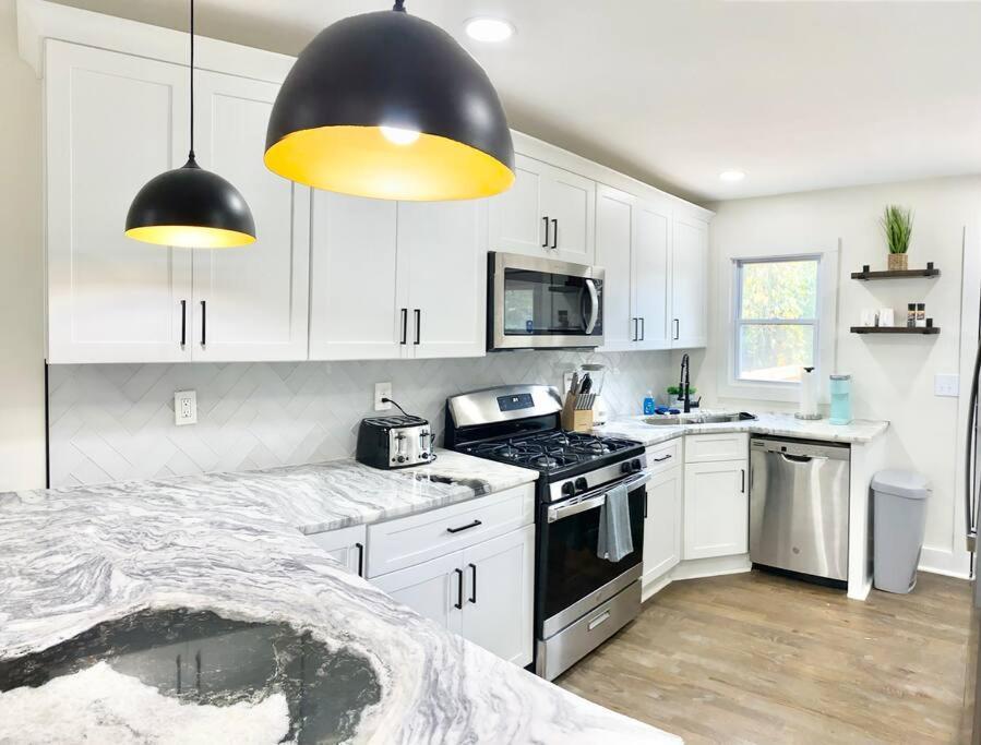 Apartment 3 Bed 2 Bath Beltline Gem With Free Parking