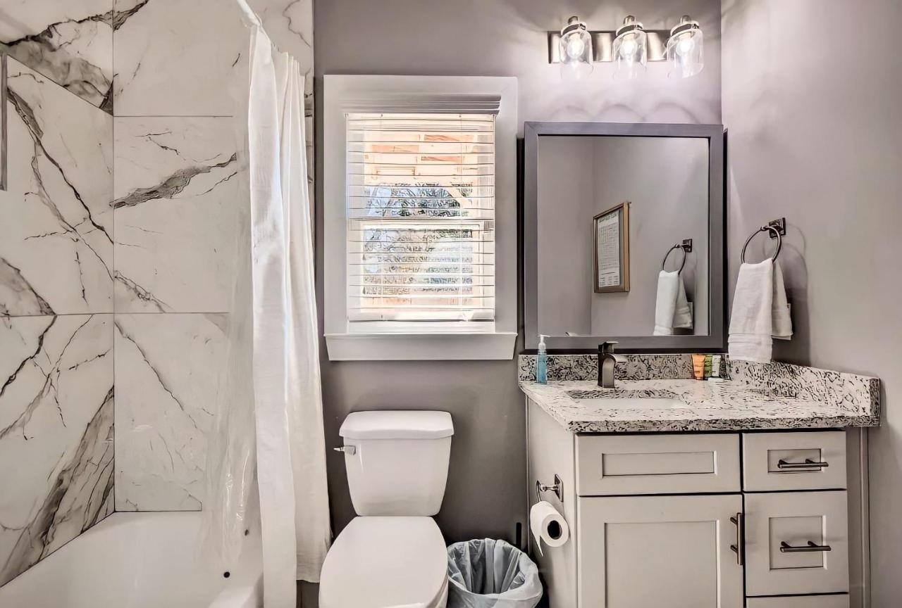 Cozy 4 Bedroom Located Right In Downtown Atlanta. Holiday home