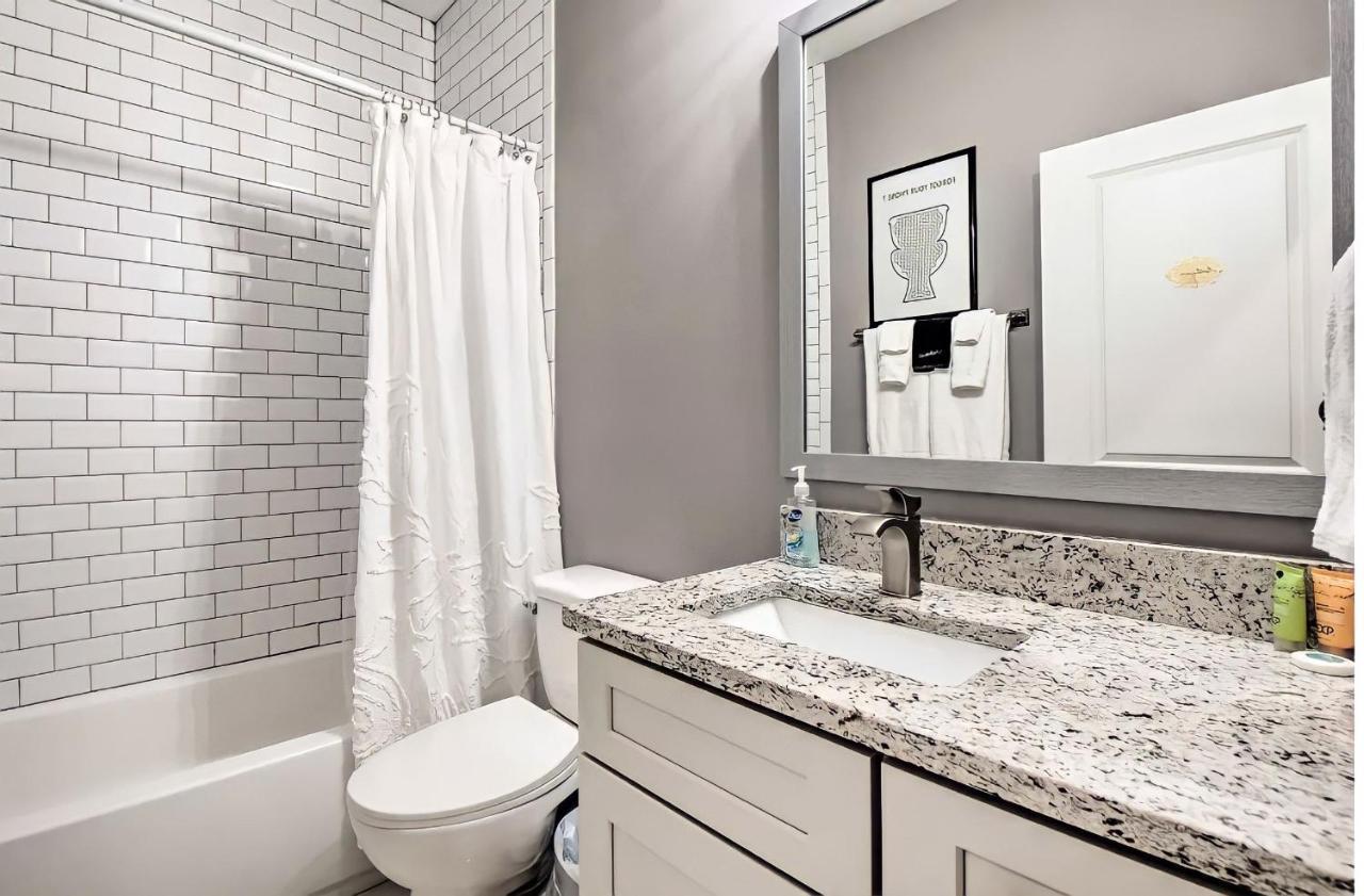 Cozy 4 Bedroom Located Right In Downtown Atlanta. Holiday home