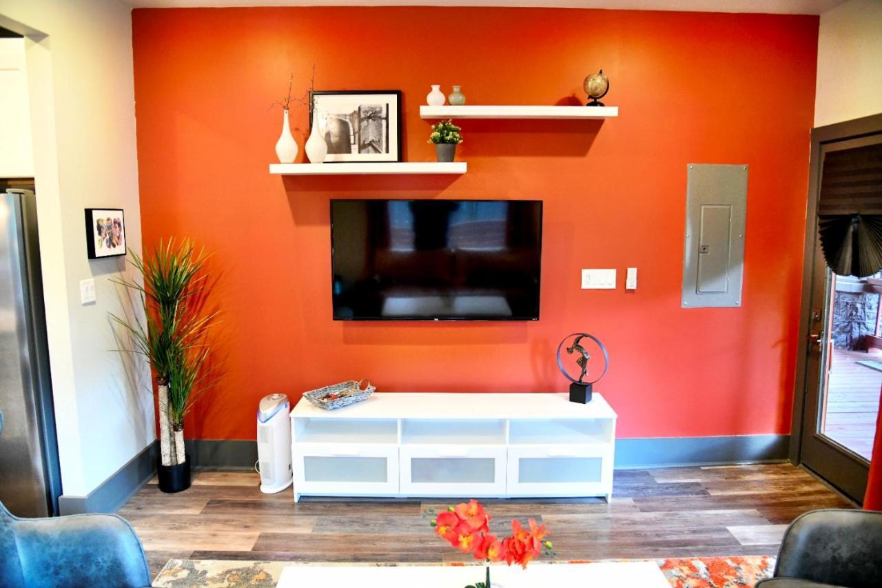 Luxury Modern - Minutes From Everything, Atlanta. Holiday home *