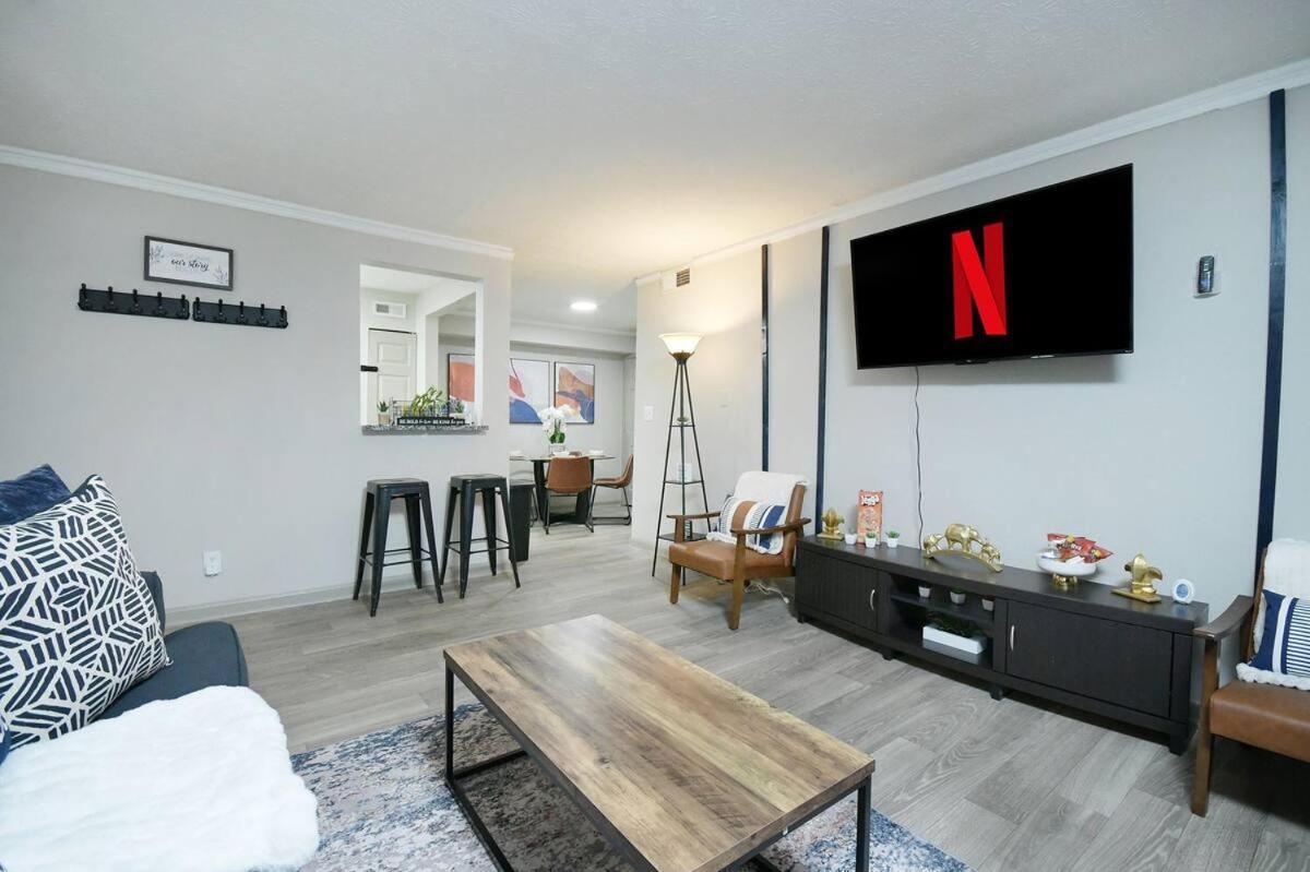 2bd/2ba - Walk To *the Battery Atl* W/free Parking Atlanta