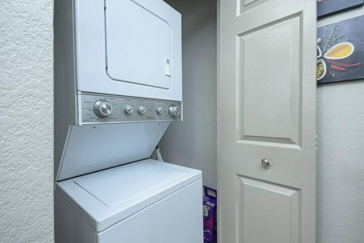 2bd/2ba - Walk To *the Battery Atl* W/free Parking Apartment Atlanta