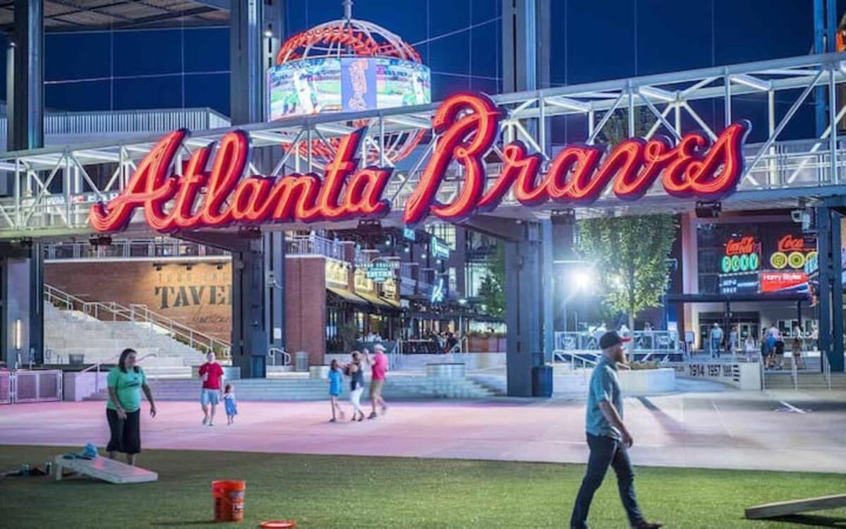2bd/2ba - Walk To *the Battery Atl* W/free Parking Apartment Atlanta