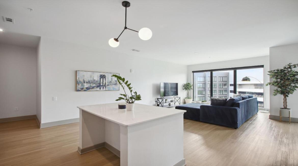 Luxury West Midtown 2 Bdrm Apartment *