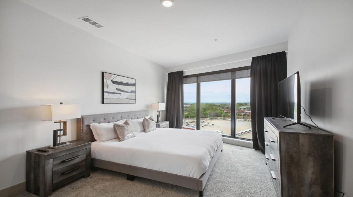 Luxury West Midtown 2 Bdrm Apartment *