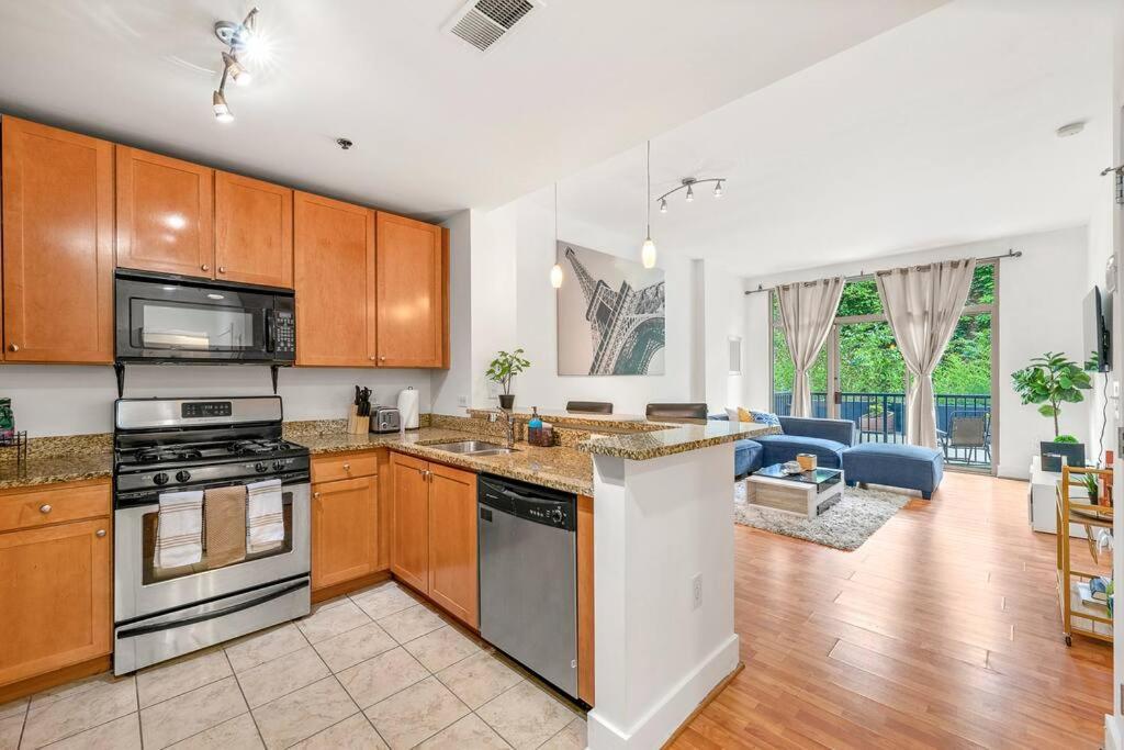 Apartment Downtown With Private Balcony+parking *