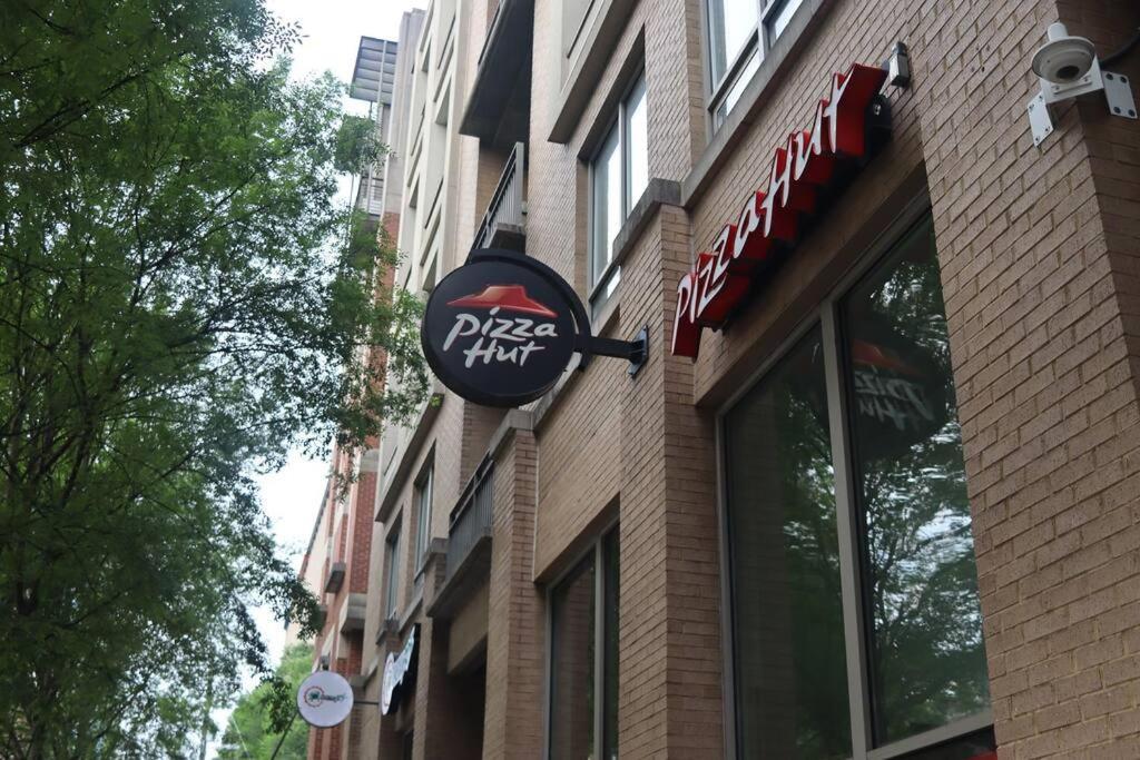 Downtown With Private Balcony+parking Apartment *