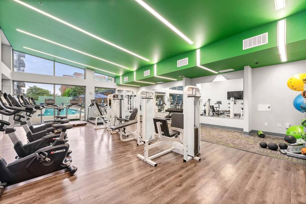 Downtown With Private Balcony+parking Apartment