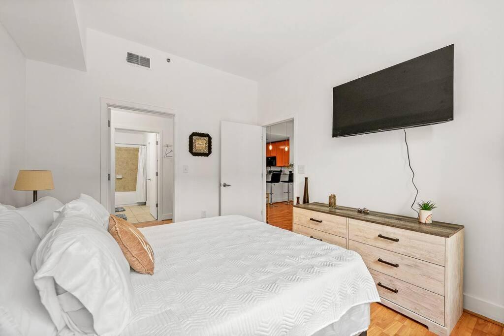 Downtown With Private Balcony+parking Apartment Atlanta