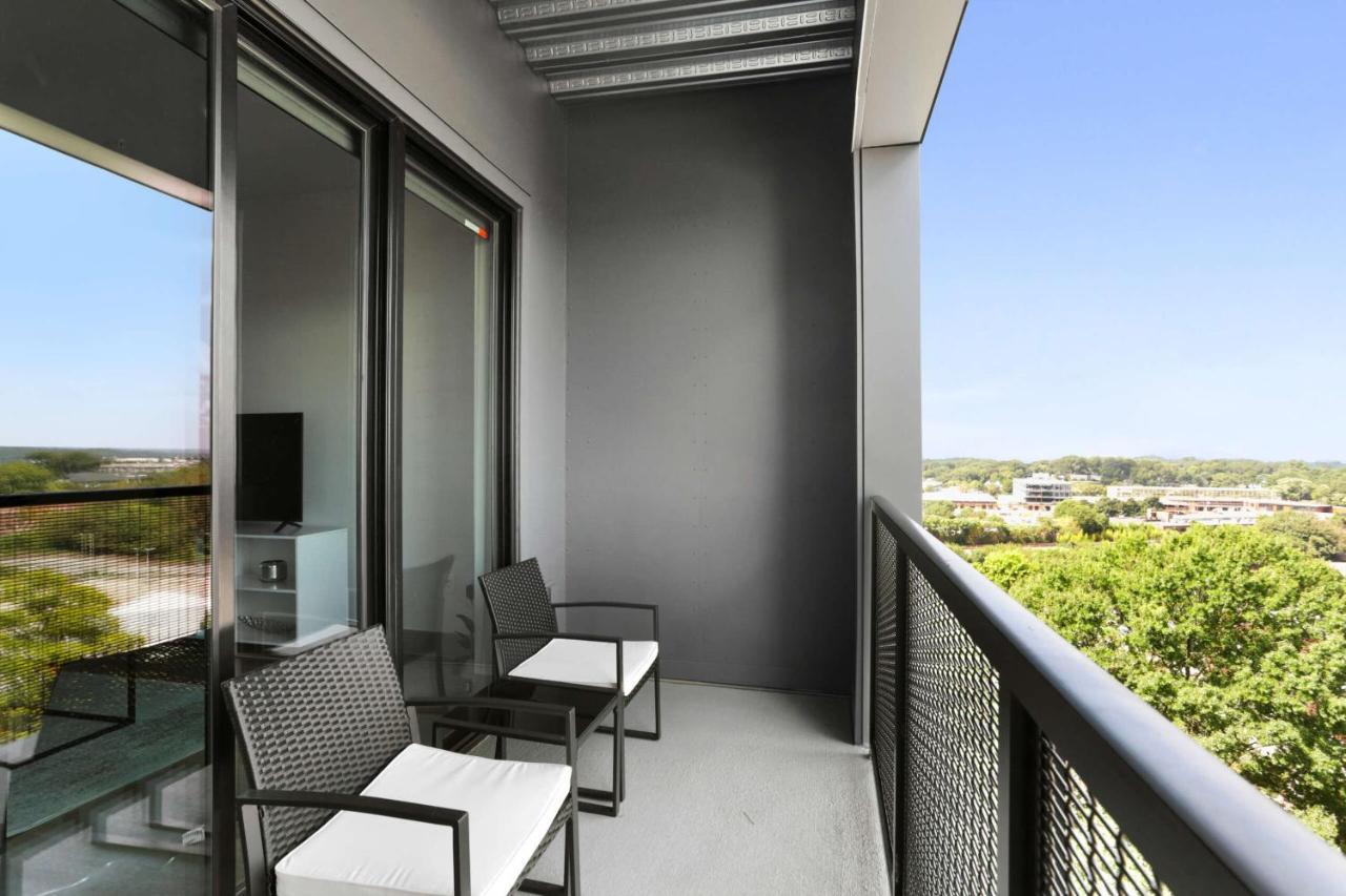 Luxury In West Midtown Apartment