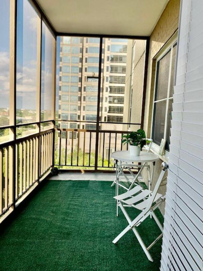 Atl Downtown/midtown W/ Balcony Apartment