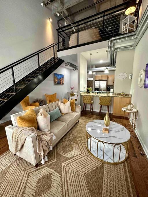 Rare Atl Luxurious Loft W Patio View *