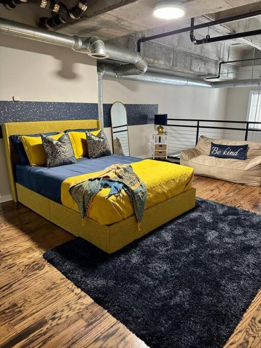 Apartment Rare Atl Luxurious Loft W Patio View