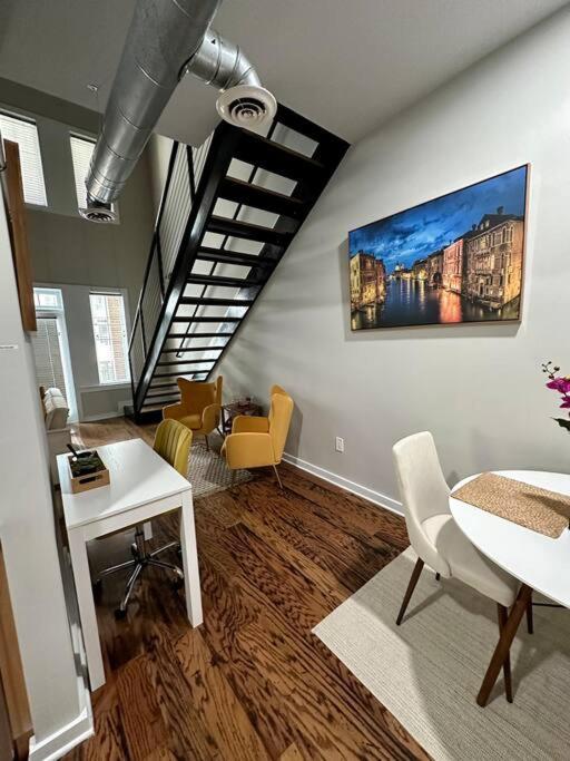 Rare Atl Luxurious Loft W Patio View * Atlanta