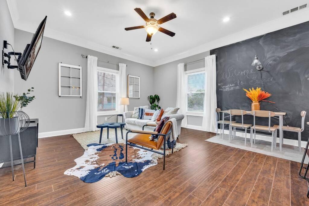 Holiday home 20% Off! Spacious 4br House W/ Free Parking, Wi-fi