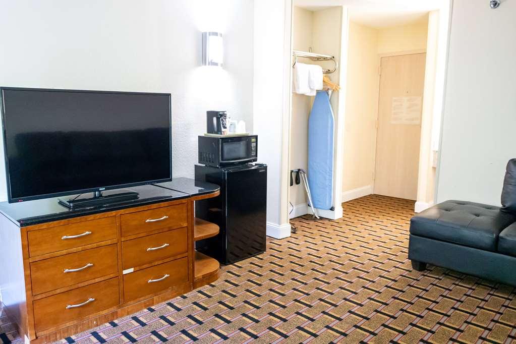 Baymont By Wyndham College Park Atlanta Airport South Hotel 3*
