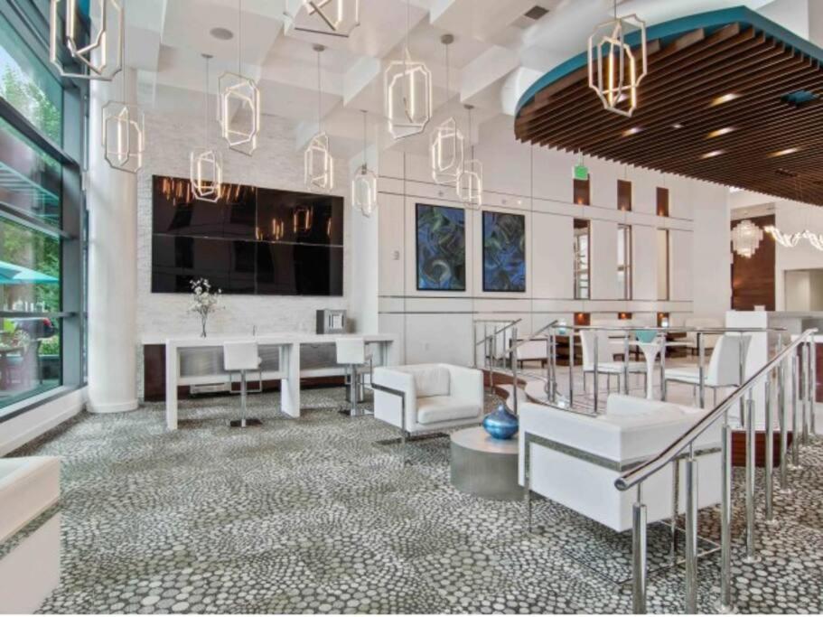 The Luxe -highrise, Balcony, Year-round Pool, View! Apartment Atlanta