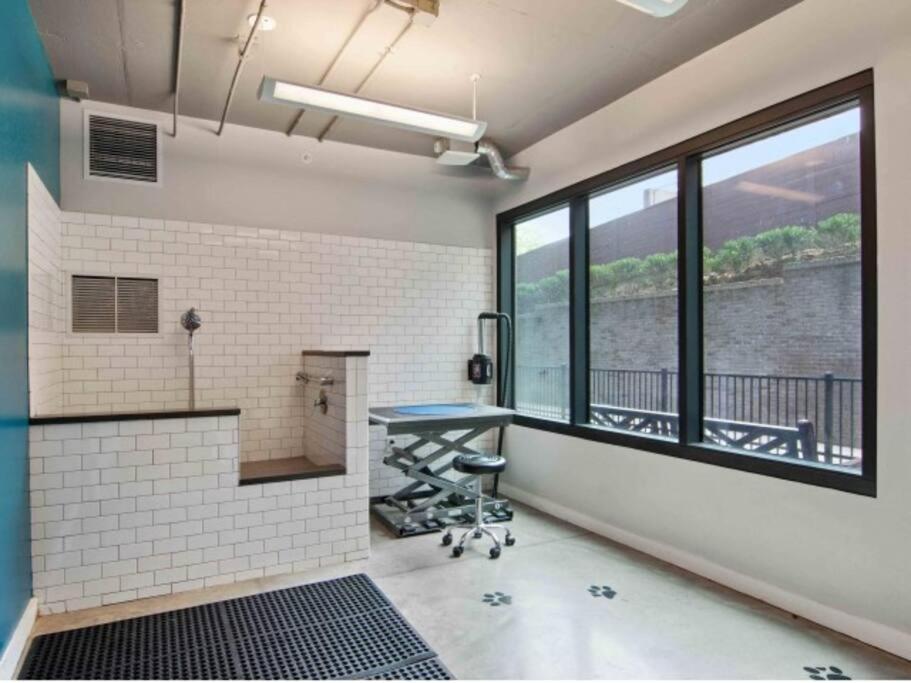 The Luxe -highrise, Balcony, Year-round Pool, View! * Atlanta