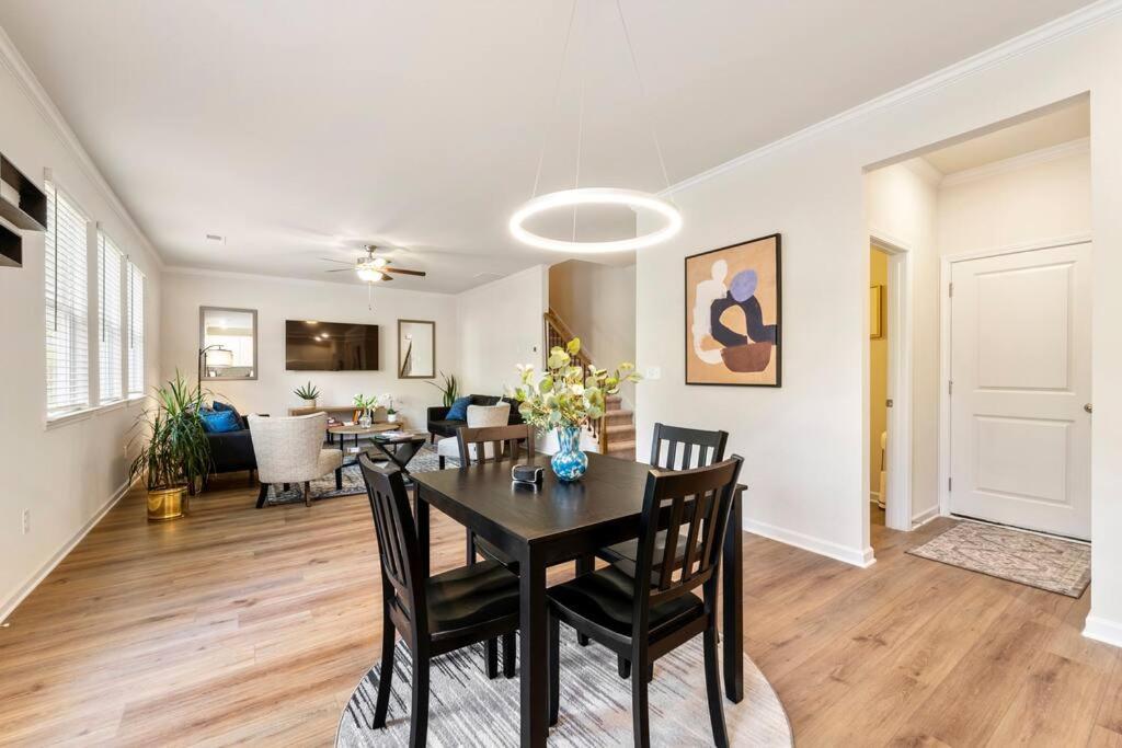 Holiday home Brand New Modern House! 10min From Atl Airport *